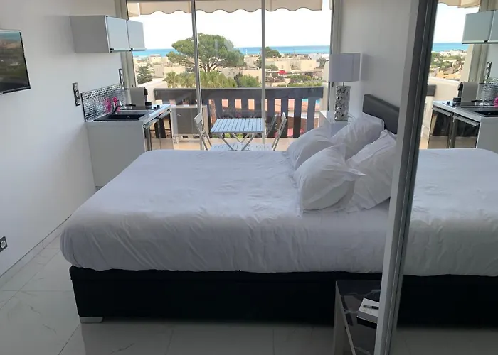 Village Naturiste アパート